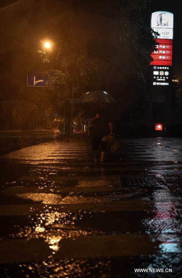 Le typhon Nida touche terre dans la province chinoise du Guangdong