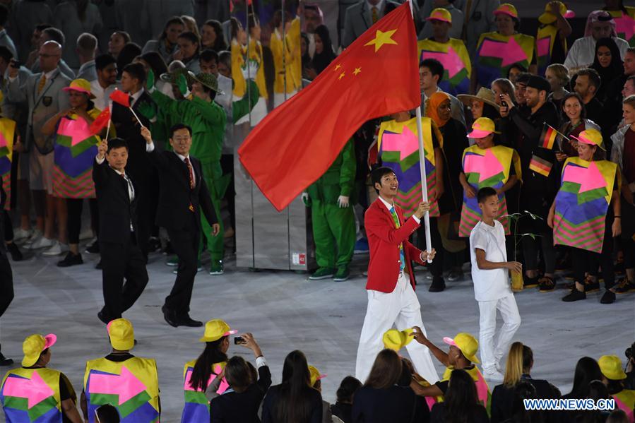 Jo de Rio : la Chine menée par l'escrimeur Lei Sheng défile à Maracana