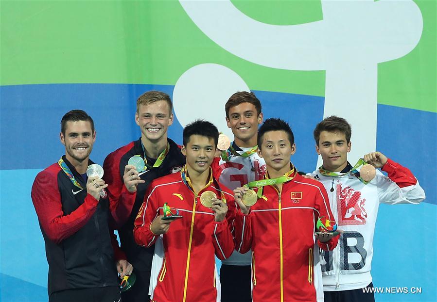 JO 2016/plongeon synchronisé 10m: les Chinois Chen Aisen et Lin Yue en or