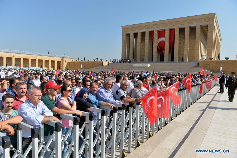 Turquie : défilé militaire pour la journée de la Victoire