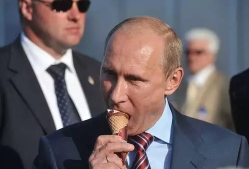 Poutine offre au président chinois une boîte de glace russe