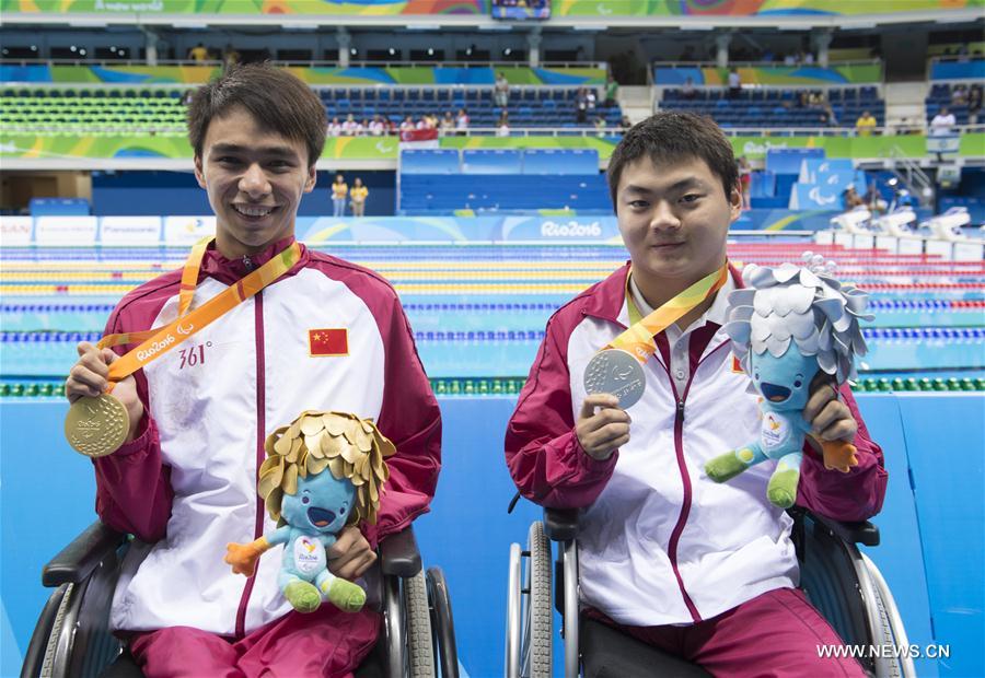 Jeux paralympiques de Rio : les Chinois remportent les médailles d'or et d'argent du 50m nage le dois S2