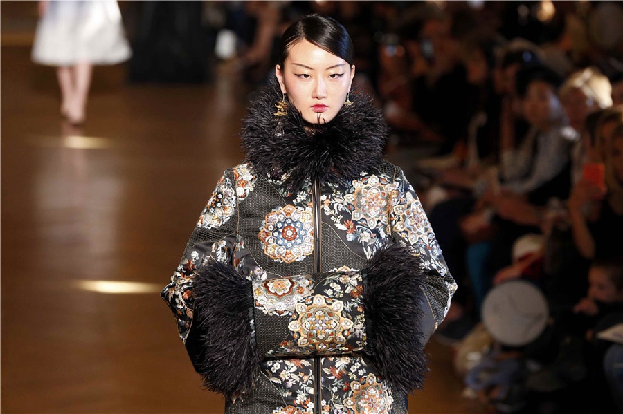 La créatrice de mode chinoise Xiong Ying brille à l’Opéra Garnier