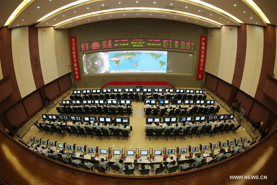 Le vaisseau spatial Shenzhou-11 s'amarre au laboratoire spatial Tiangong-2