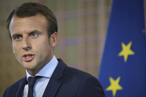France : l'ancien ministre de l'Economie Macron mieux placé que Valls et Hollande à gauche 