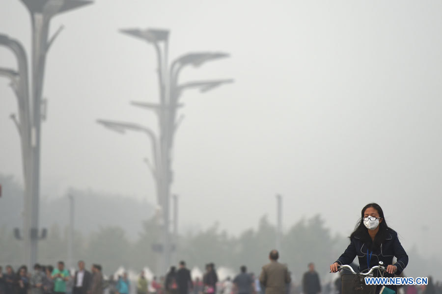 Un épais smog persiste dans le nord de la Chine
