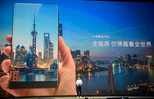 Xiaomi crée la sensation avec le Mi Mix, un smartphone du « futur »