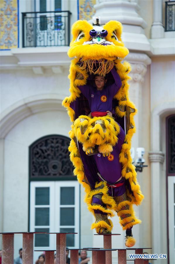 Chine : compétition de danse du lion à Macao