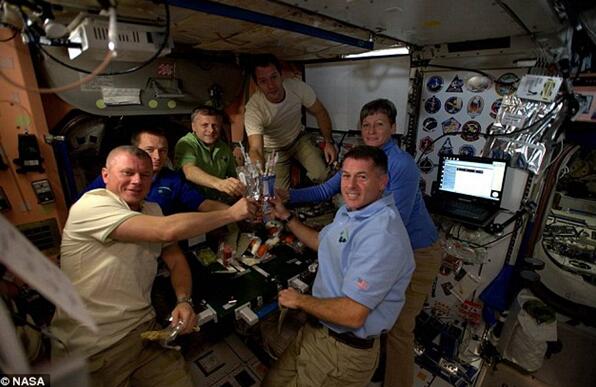 Les astronautes de l'ISS ont fêté Thanksgiving avec un festin en orbite
