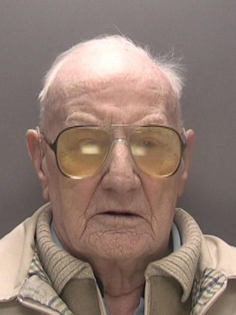 Un pédophile de 101 ans condamné à 13 ans de prison en Grande-Bretagne