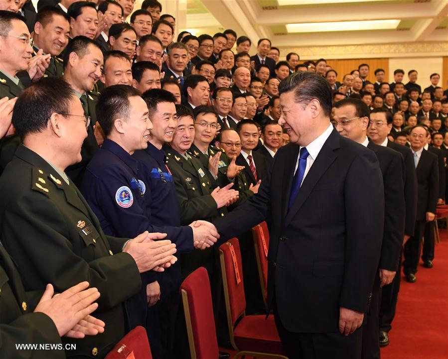 Xi Jinping rencontre les astronautes de Shenzhou-11