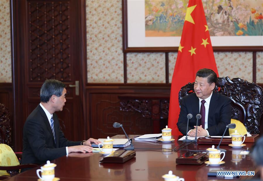 Xi Jinping rencontre le chef de l'exécutif de la RAS de Hong Kong