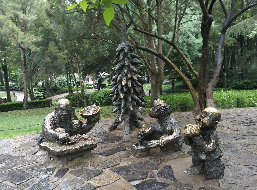 Les statues de bronze des Huit grandes bizarreries du Shaanxi