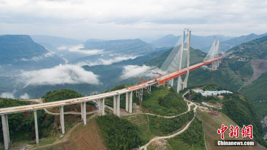 Ouverture du plus haut pont du monde dans le Guizhou