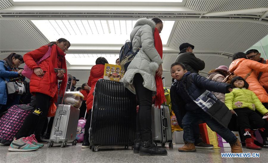 Chine : hausse du nombre de voyages à l'approche de la fin des vacances de la fête du Printemps