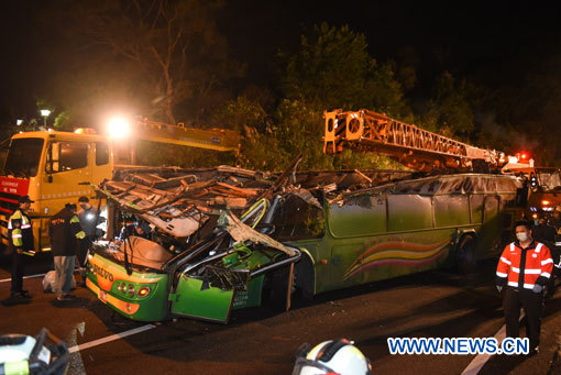 Le bilan d'un accident de car à Taiwan s'alourdit à 33 morts
