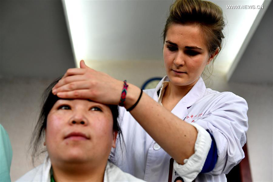 Histoire en photos d'une jeune étudiante étrangère en médecine traditionnelle chinoise