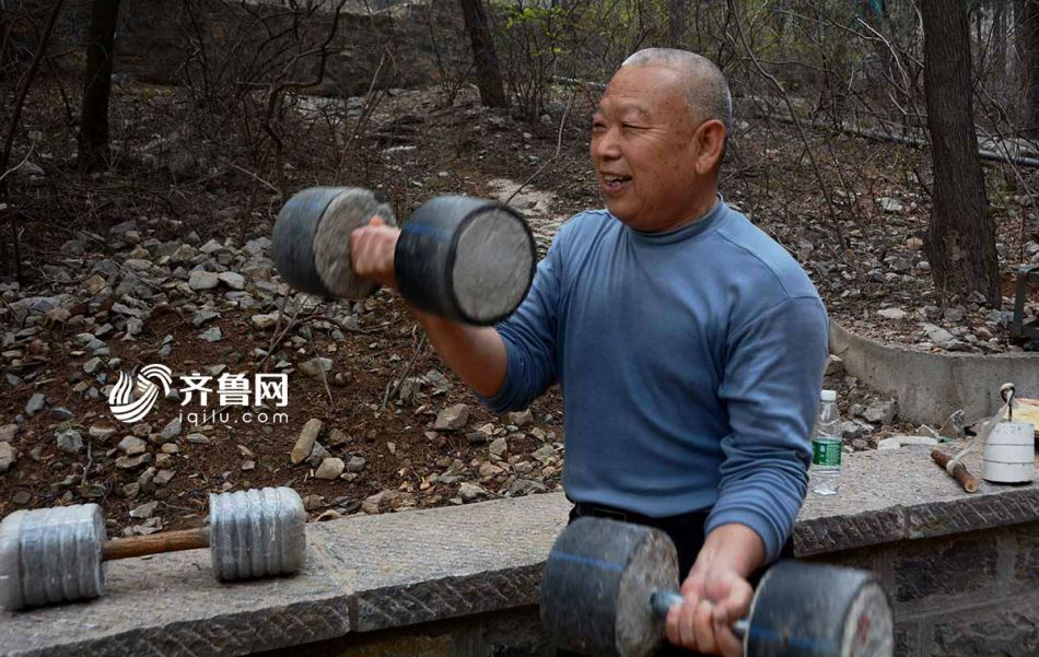 Jinan : un septuagénaire construit une aire de jeux publique