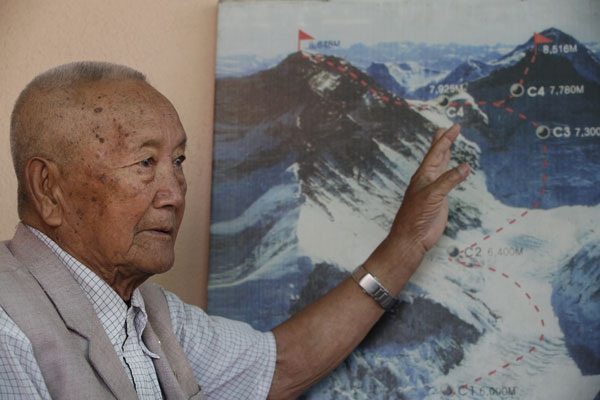 Des centaines d’alpinistes se retrouvent au Tibet