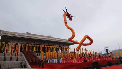 Cérémonie annuelle de célébration de Qingming en hommage à l'Empereur Jaune dans le Shaanxi
