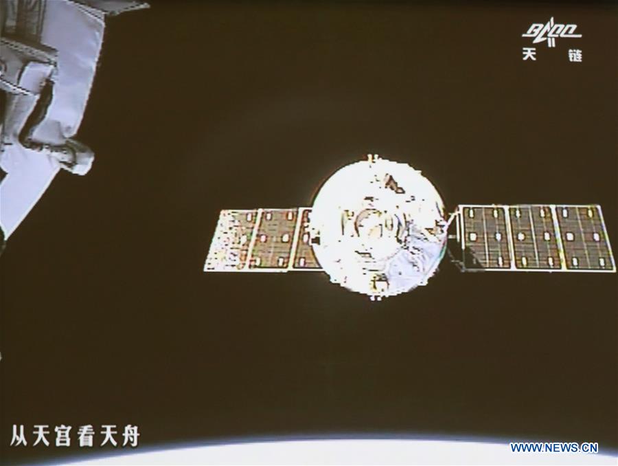 Le vaisseau cargo chinois Tianzhou-1 s'amarre au laboratoire spatial Tiangong-2