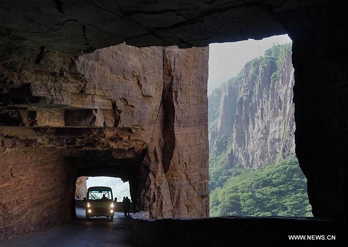 Henan : la route miraculeuse de la falaise de Guoliang 