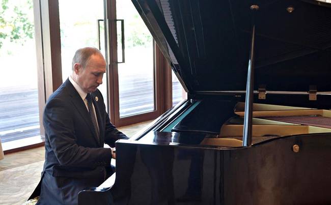 Une vidéo de Poutine pianiste : plus d'un million de vues