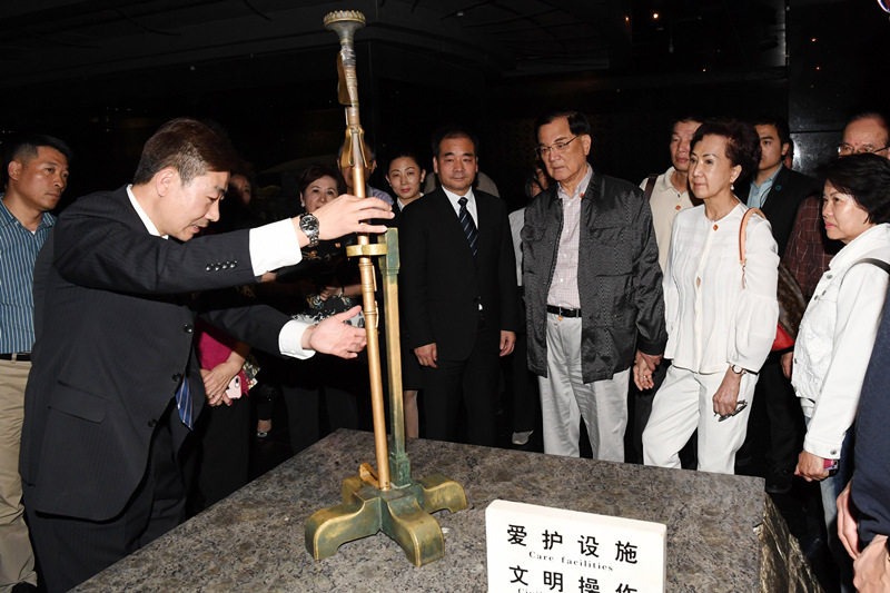 Nouvelle visite de Lien Chan, ancien président du Kuomintang, au Musée des guerriers en terre cuite de Xi'an