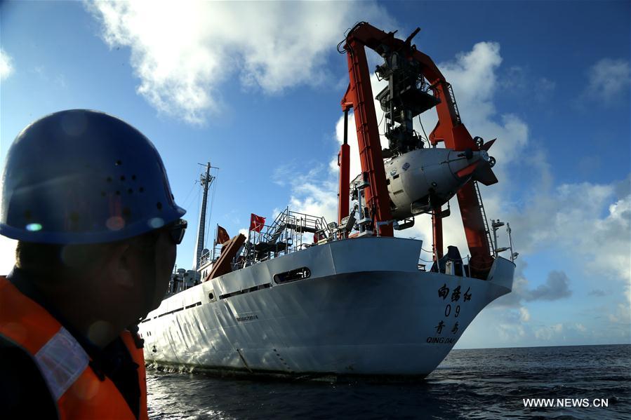 Cinquième plongée du Jiaolong dans la fosse des Mariannes