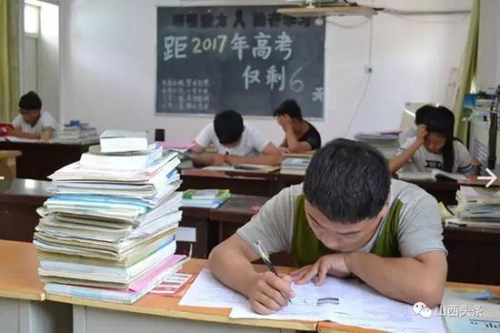 Gaokao : une première pour des étudiants chinois atteints du VIH
