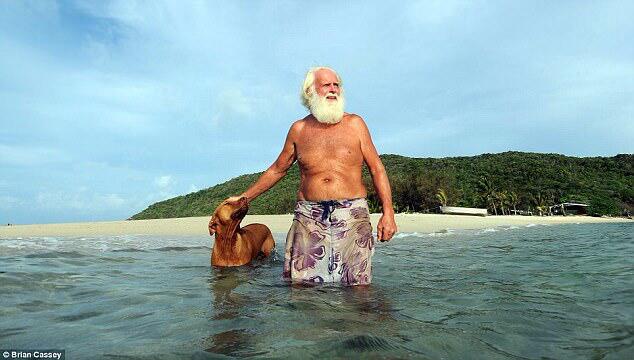 Comme Robinson Crusoé, un ancien milliardaire australien vit seul sur une île déserte depuis 20 ans