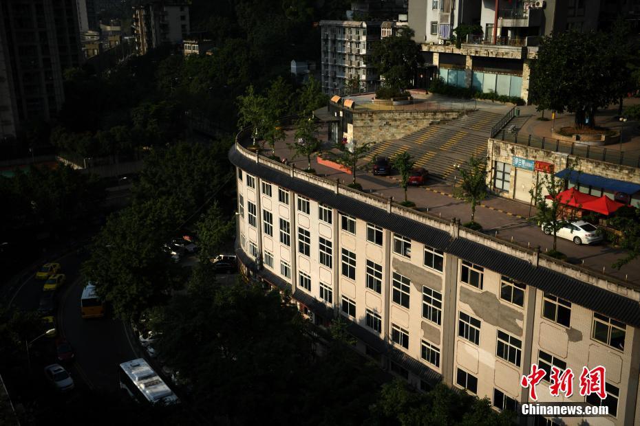 Chongqing : un trafic routier sur le toit des immeubles