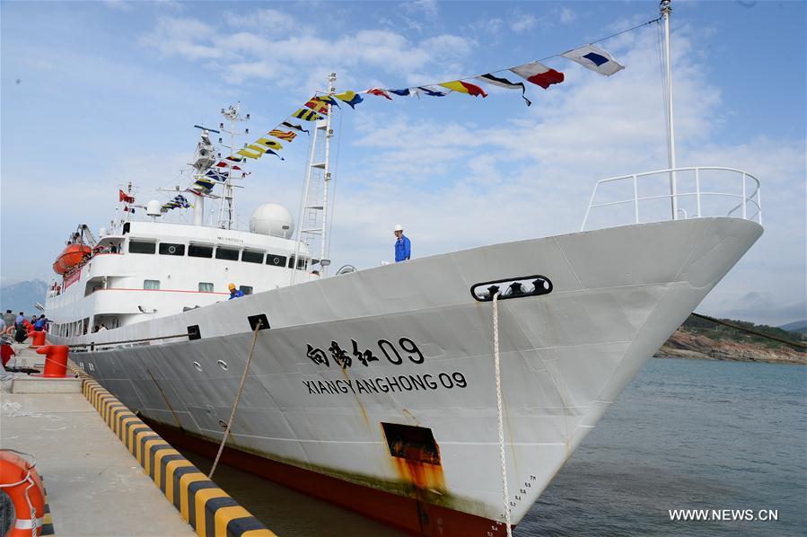 Retour du submersible chinois Jiaolong de son expédition en haute mer