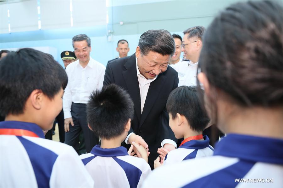 Xi Jinping appelle les jeunes hongkongais à servir Hong Kong et le pays