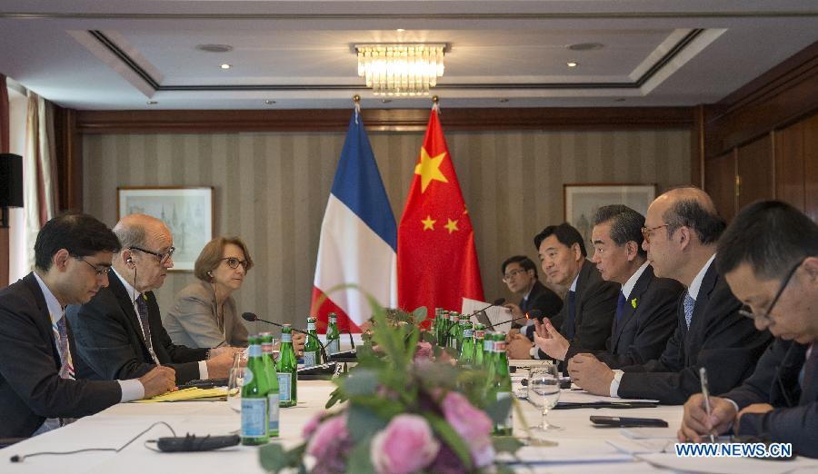 La Chine veut travailler avec la France pour soutenir la mondialisation économique et réformer la gouvernance mondiale, selon Wang