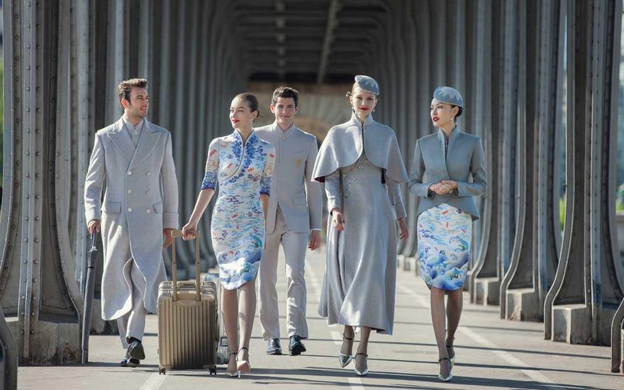 Un projet d'uniformes d'hôtesse de l'air typiquement chinois fait sensation en ligne