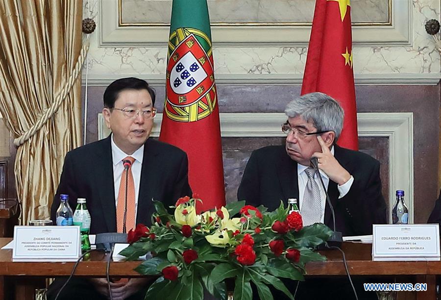 La Chine et le Portugal doivent renforcer leur coopération parlementaire, plaide Zhang Dejiang