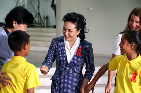 Les jeunes atteints du sida expriment leur reconnaissance à Peng Liyuan