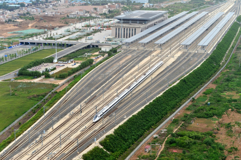 Ouverture officielle de la ligne de chemin de fer à grande vitesse « Baolan »