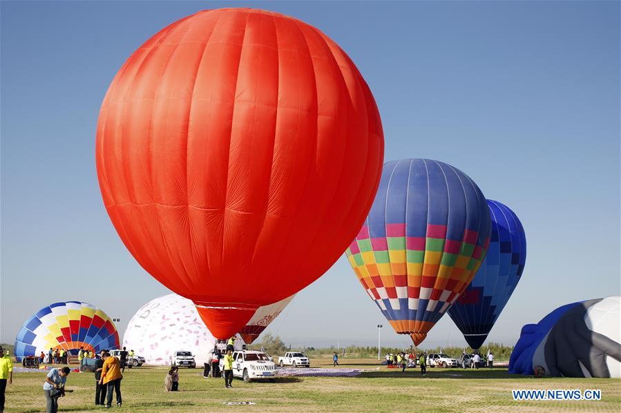 Ningxia : début du festival des montgolfières