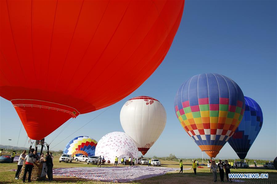 Ningxia : début du festival des montgolfières