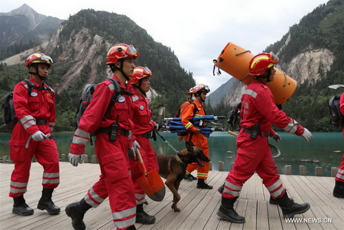 Chine : secours post-séisme à Jiuzhaigou