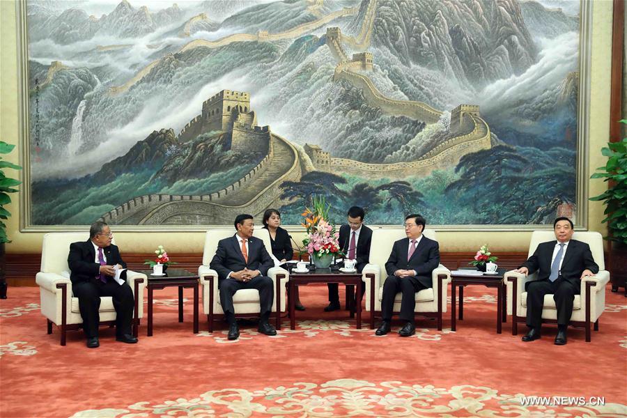 Le plus haut législateur chinois rencontre des ministres indonésiens
