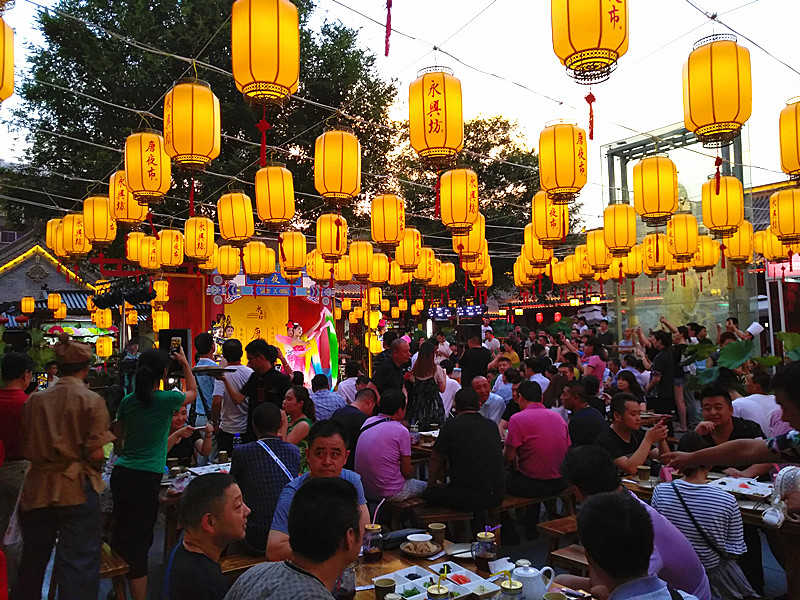 Ouverture en grande pompe du Marché de nuit des Tang sur la place Yongxing de Xi'an