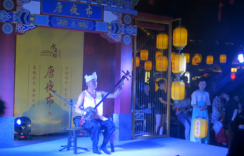 Ouverture en grande pompe du Marché de nuit des Tang sur la place Yongxing de Xi'an