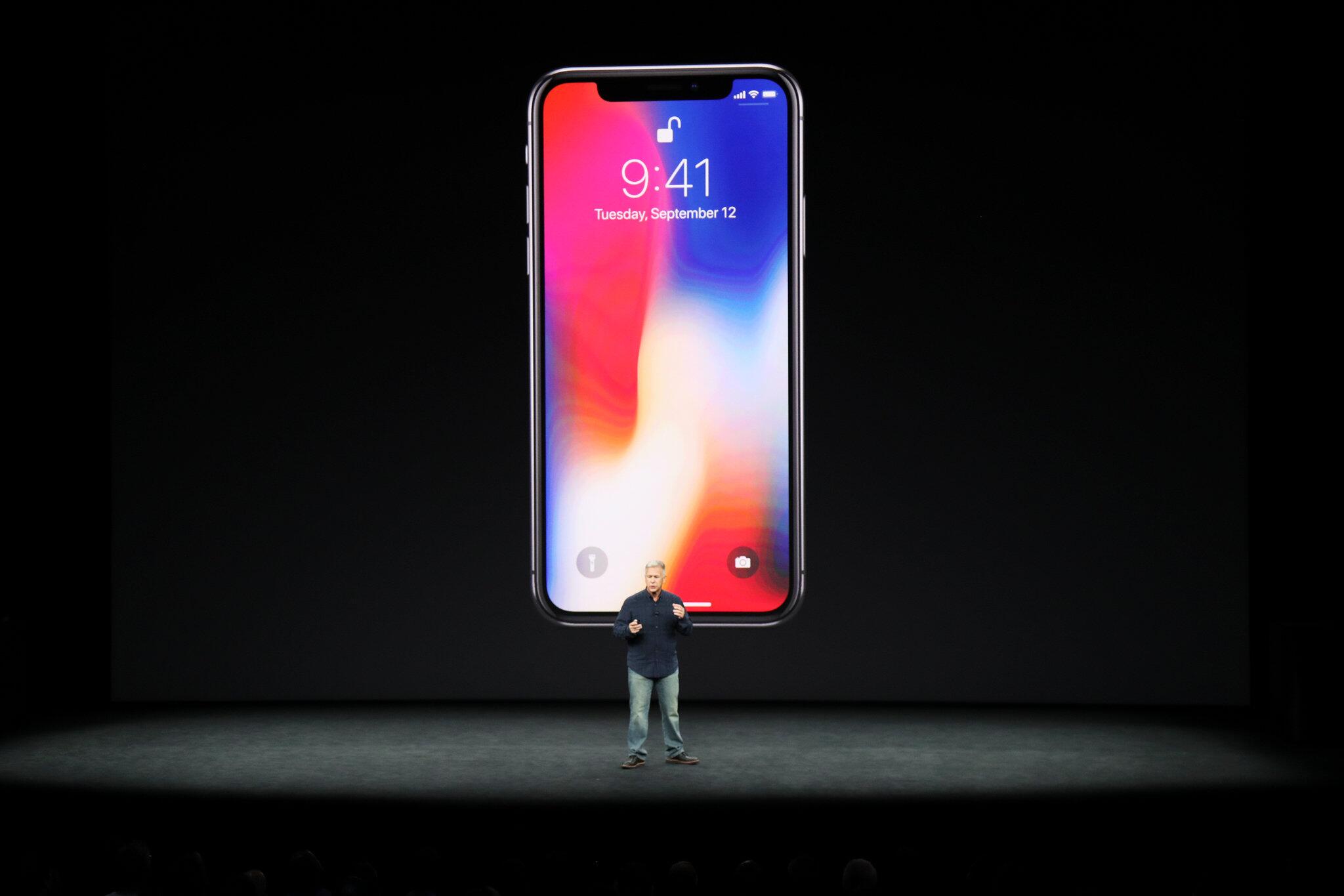 Apple a (enfin!) présenté une vraie nouveauté, son iPhone X à 999 Dollars