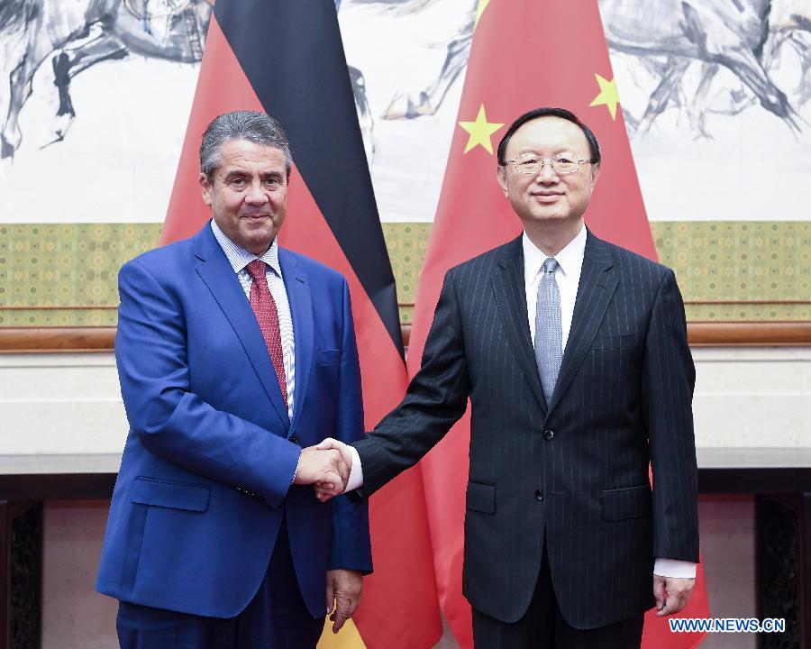 Un conseiller d'Etat chinois rencontre le vice-chancelier allemand