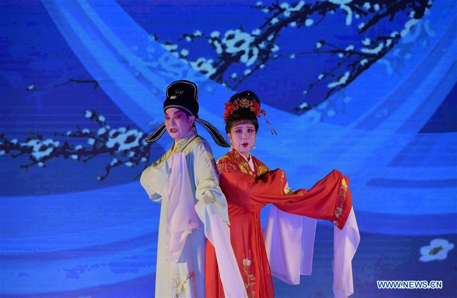 Chine : l'opéra des fleurs et tambours