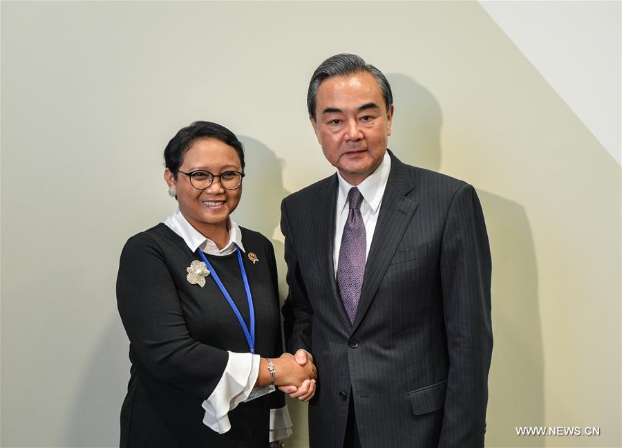 Le ministre chinois des AE discute de la crise des Rohingyas avec son homologue indonésienne