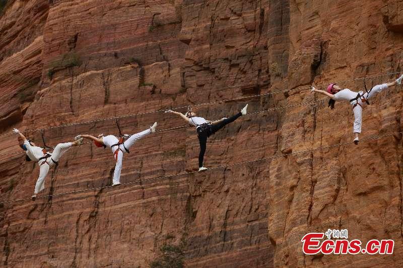 Pratique extrême du yoga à Luoyang